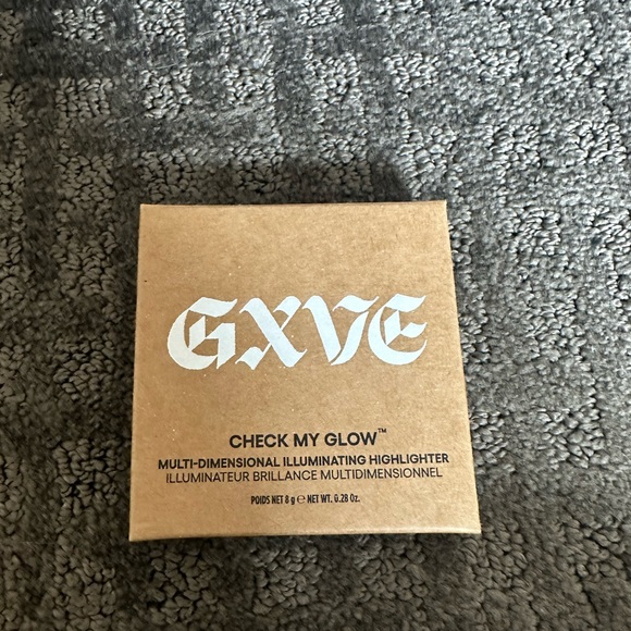 GXVE BY GWEN STEFANI Check My Glow Multi-Dimensional
Illuminating Highlighter - Picture 3 of 4